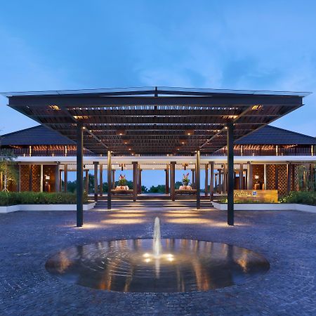 Hotel Radisson Blu Bali Uluwatu Esterno foto The hotel's main entrance