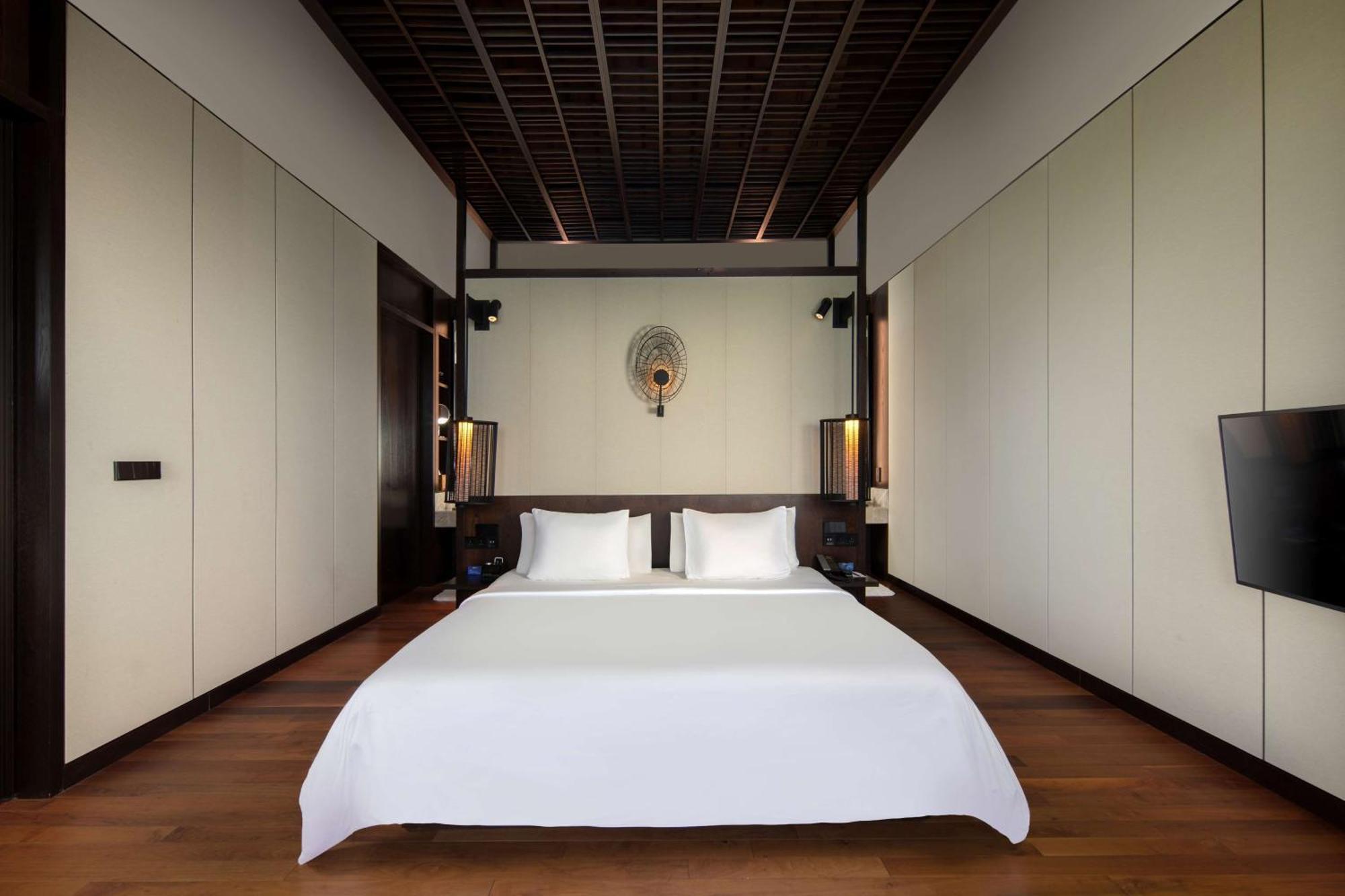 Hotel Radisson Blu Bali Uluwatu Esterno foto A bedroom at the hotel