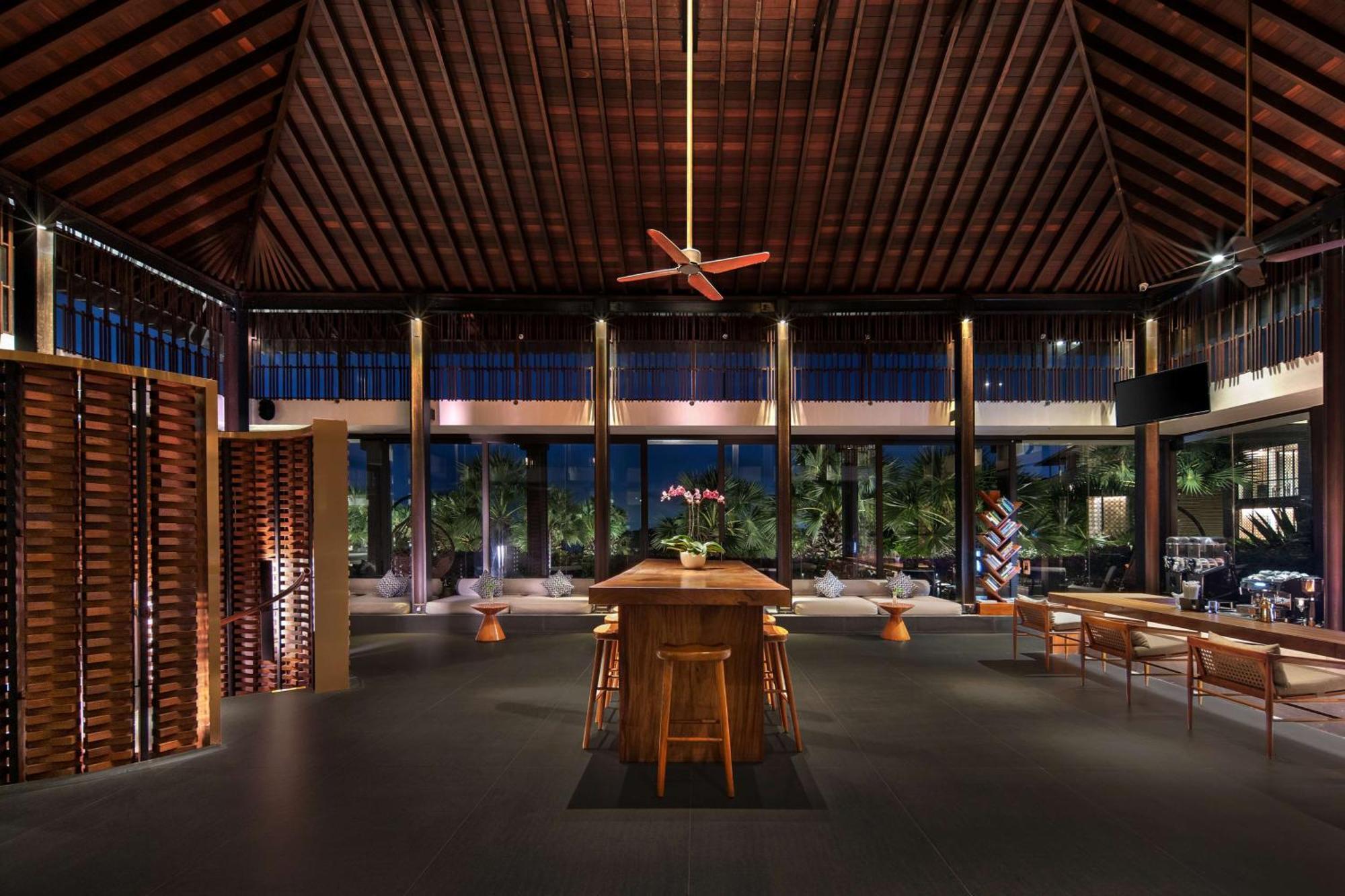 Hotel Radisson Blu Bali Uluwatu Esterno foto The bar at the resort