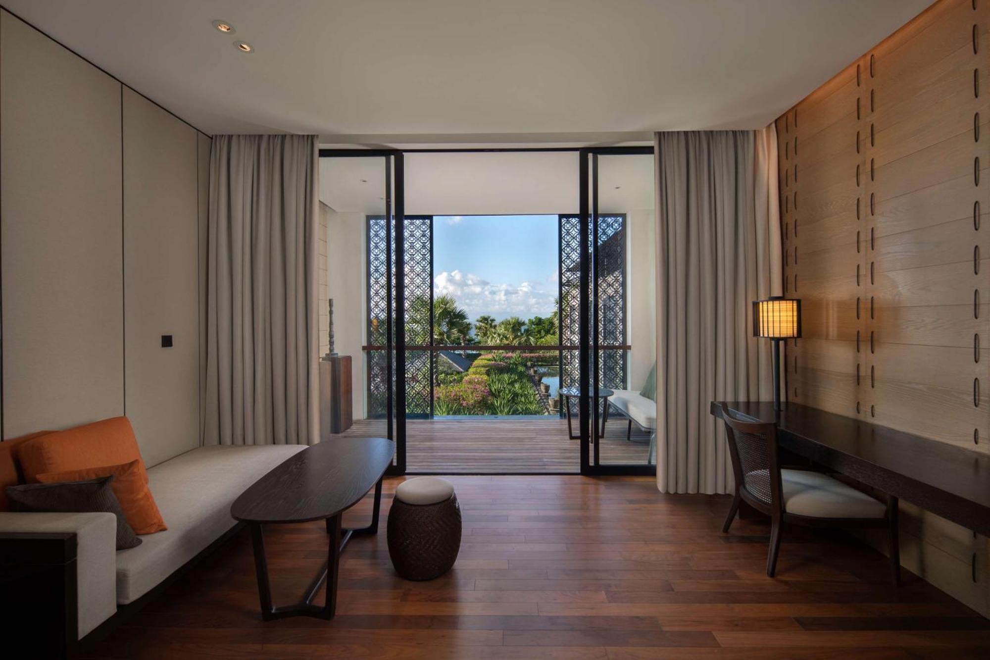 Hotel Radisson Blu Bali Uluwatu Esterno foto A room at the hotel