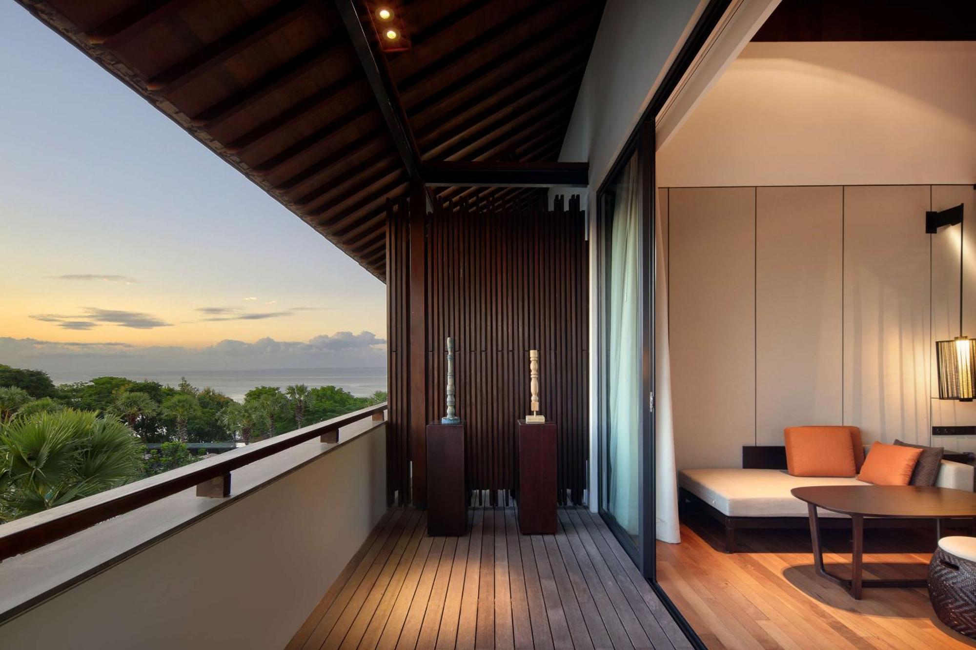 Hotel Radisson Blu Bali Uluwatu Esterno foto A room at the hotel