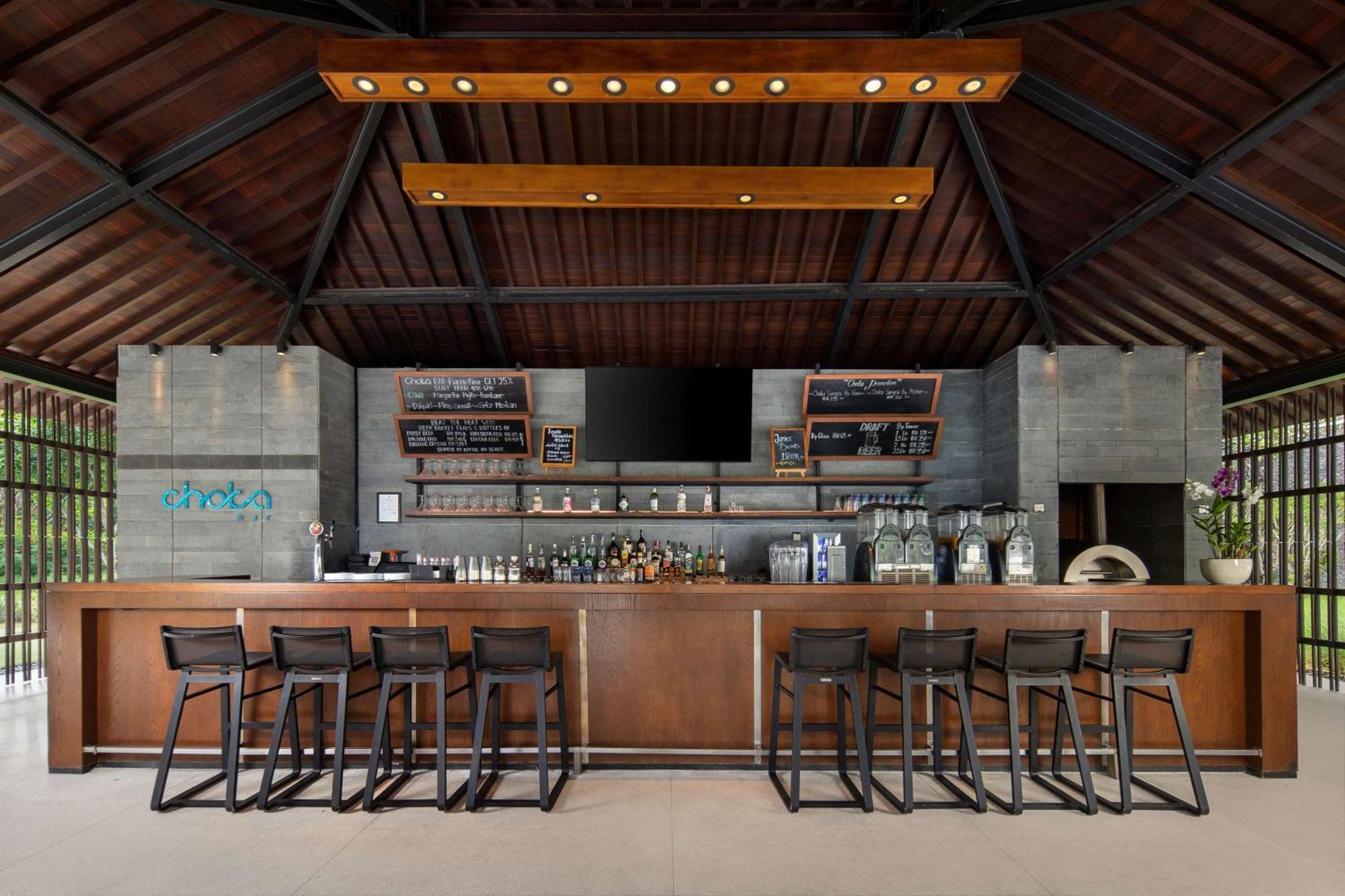 Hotel Radisson Blu Bali Uluwatu Esterno foto The bar at the pool