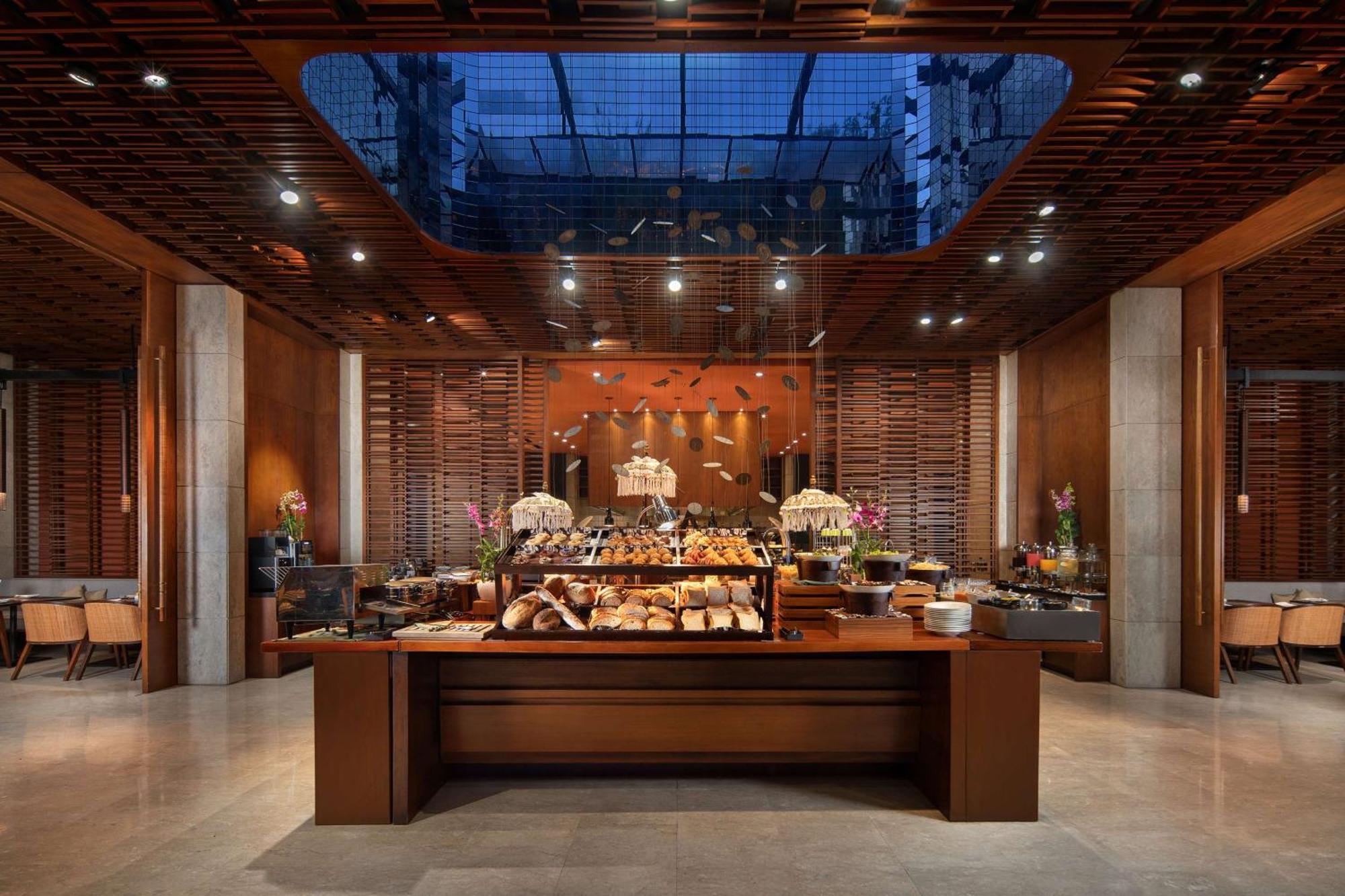 Hotel Radisson Blu Bali Uluwatu Esterno foto The buffet at the lobby