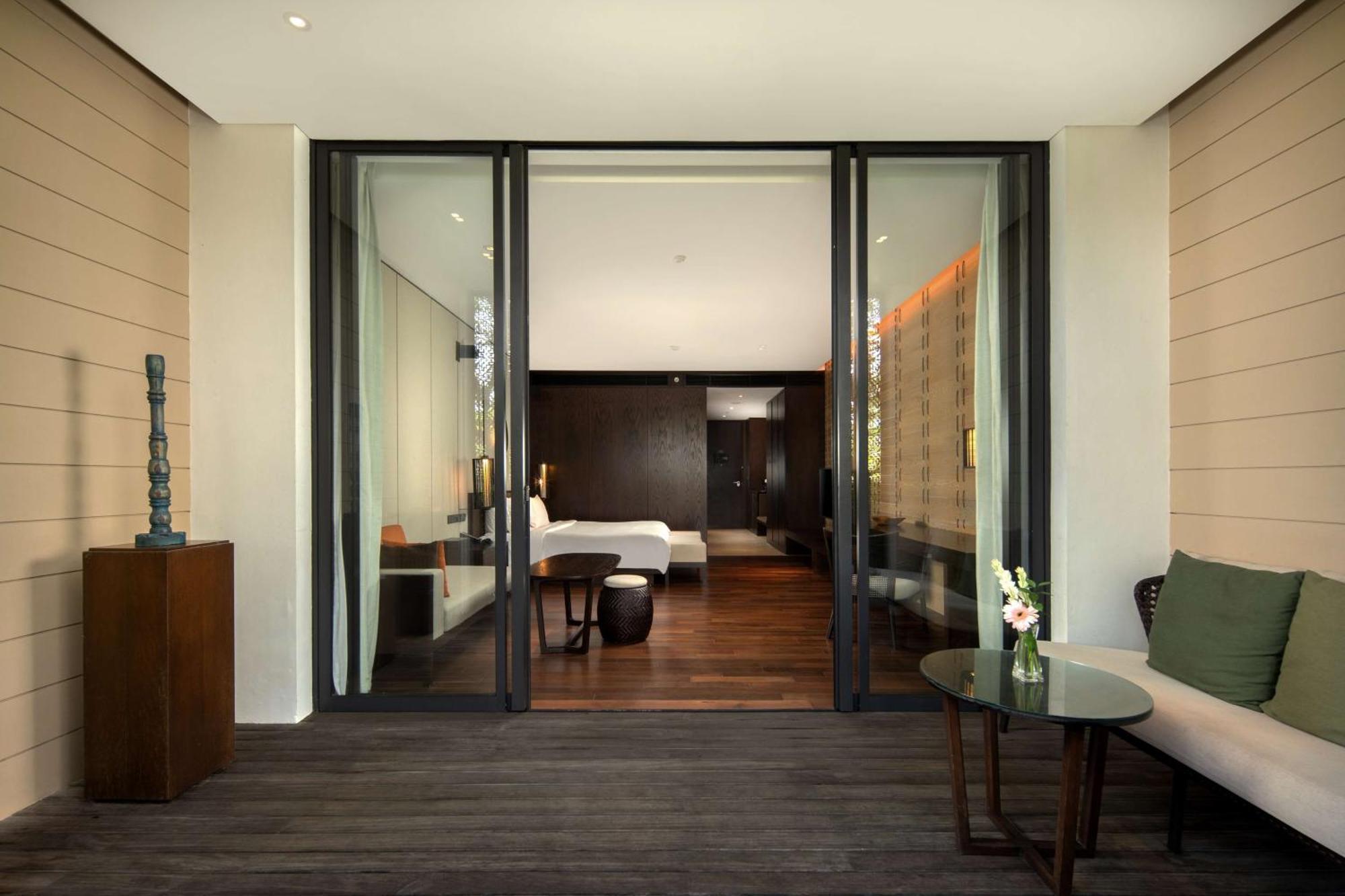 Hotel Radisson Blu Bali Uluwatu Esterno foto A room at the hotel