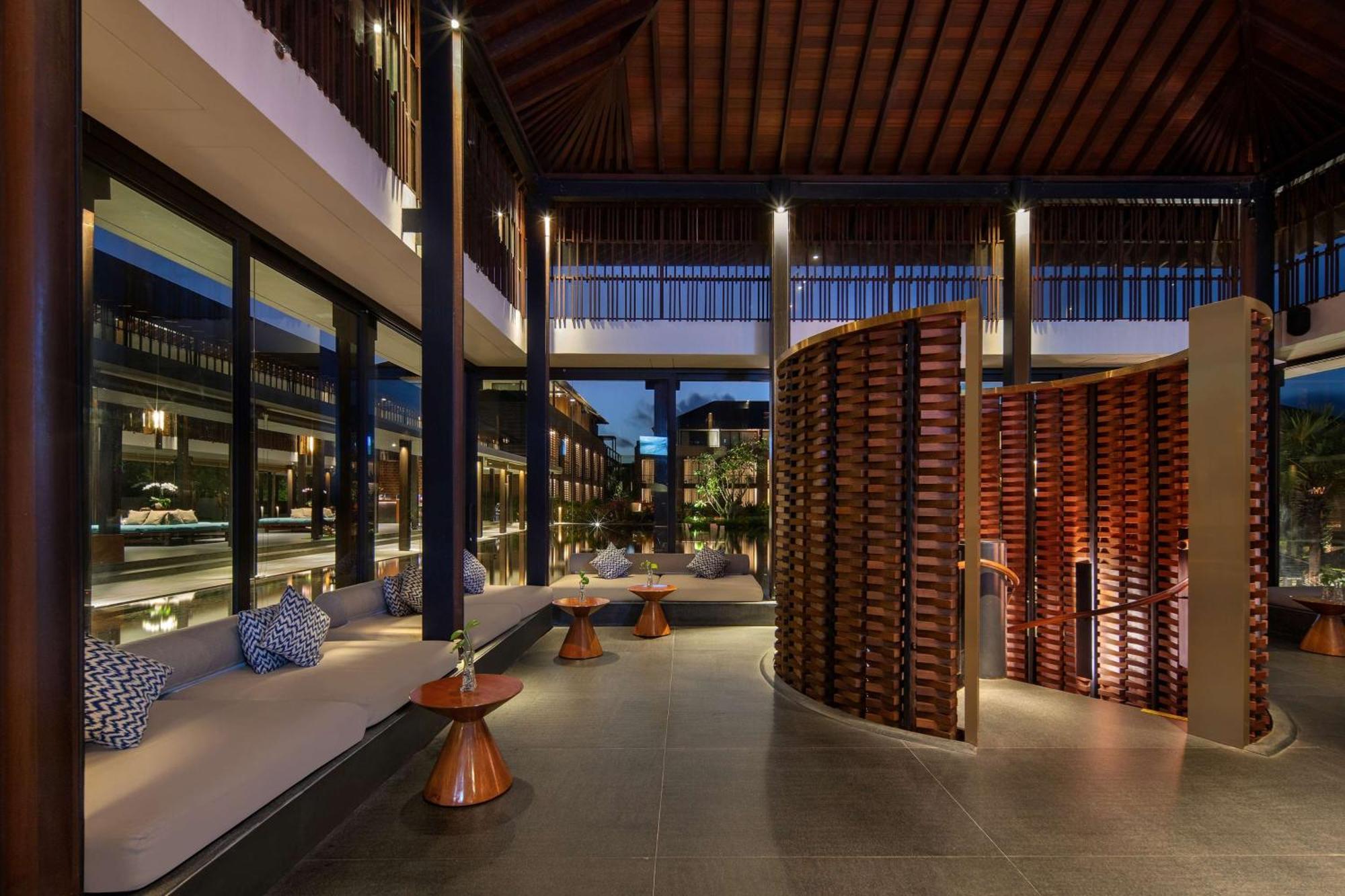 Hotel Radisson Blu Bali Uluwatu Esterno foto The Library, the resort's main bar