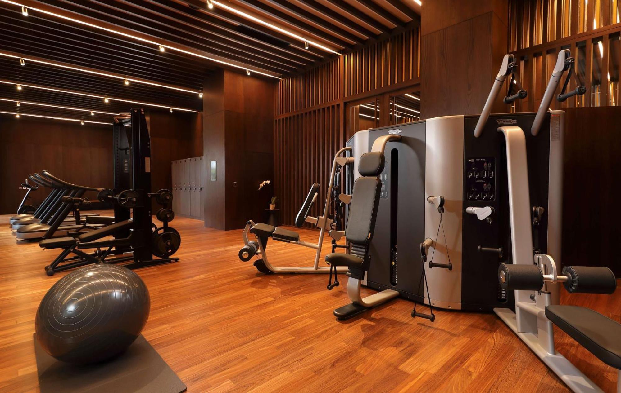 Hotel Radisson Blu Bali Uluwatu Esterno foto The gym at the hotel